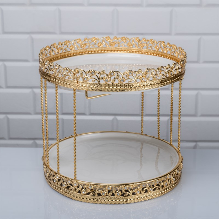 Etagere mit Porzellanteller