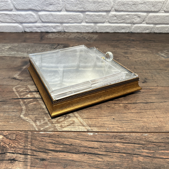 Pleksi Cam Sandık – Plexiglas Truhe für Çeyiz in Gold