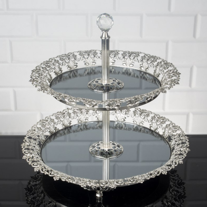 Etagere mit Spiegelglas