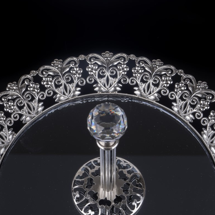 Etagere mit Spiegelglas