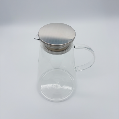 Glaskaraffe mit Metalldeckel