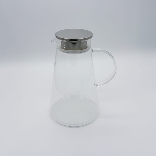 Glaskaraffe mit Metalldeckel