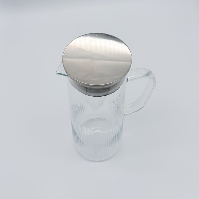 Line Glaskaraffe mit Metalldeckel