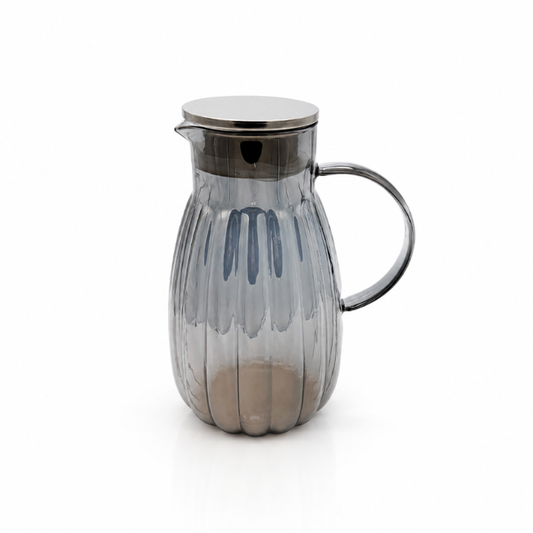 Glaskaraffe mit Metalldeckel