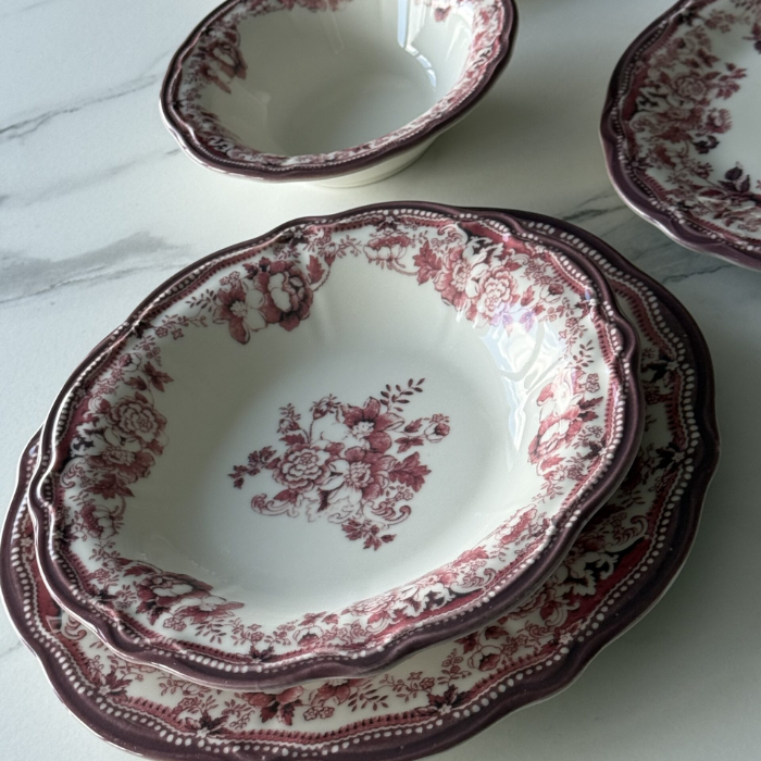 Vintage Fulya Red Porzellan-Tafelservice für 6 Personen